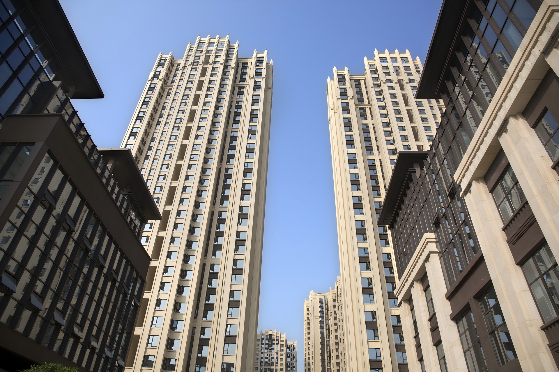 鲁能城门窗工程